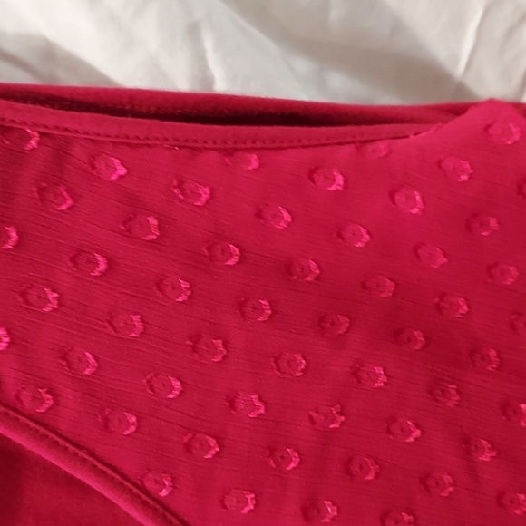 89th and Madison Scarlet Red Layer Flowing Circles for Accent Front Tank 2X - Picture 2 of 6